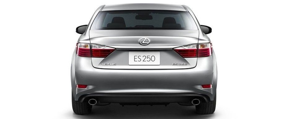 Full Rear View of Lexus ES 2016