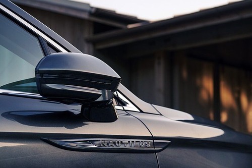 Lincoln Nautilus (2020-2021) Drivers Side Mirror Front Angle