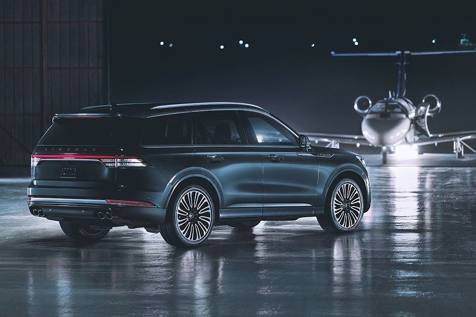Aviator (2023-2024) Rear angle view