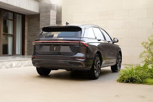 Nautilus Rear angle view