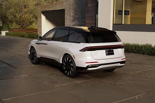 Rear Cross Side View of Lincoln Nautilus