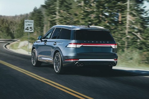 Rear Cross Side View of Lincoln Aviator