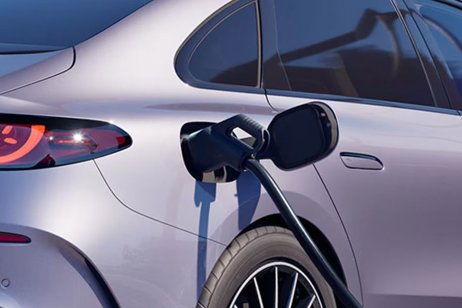 Gas Cap Open of C-Class Electric