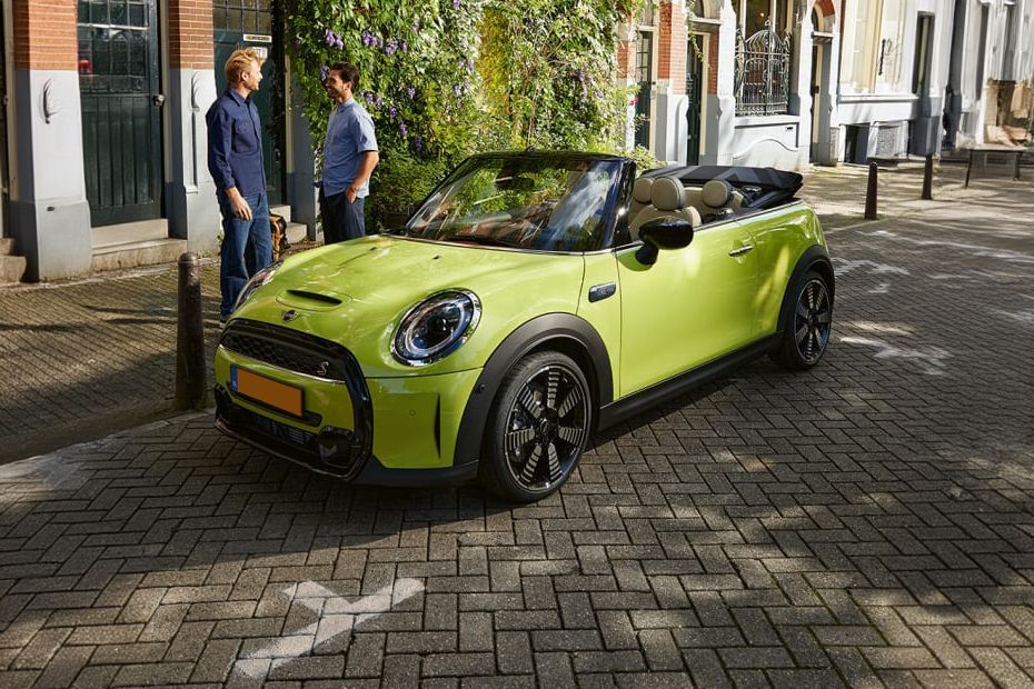 Convertible (2022-2024) Front angle low view