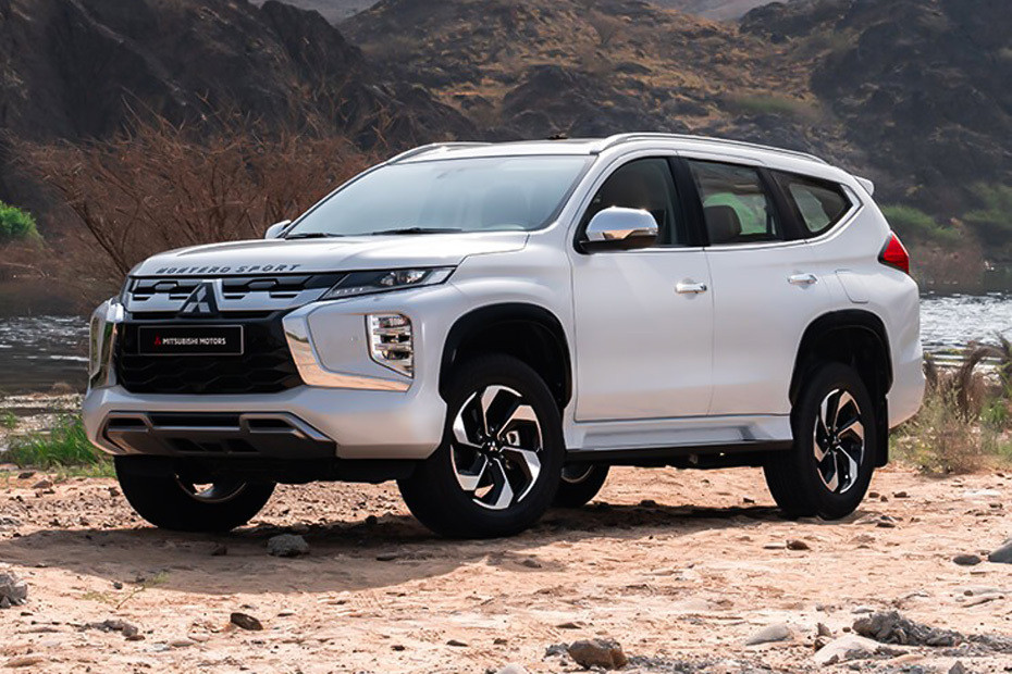 Montero Sport Front angle low view
