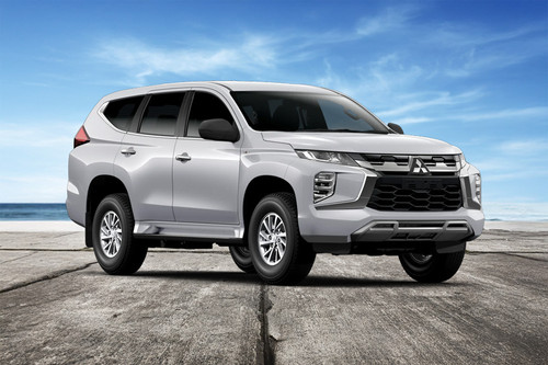 Mitsubishi Pajero Sport Front Medium View