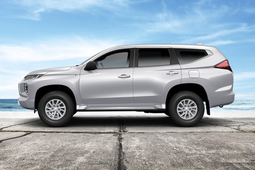 Pajero Sport Side view