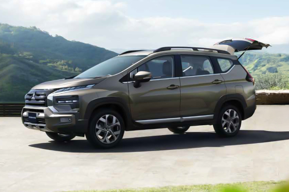 Mitsubishi Xpander Cross Front Side View