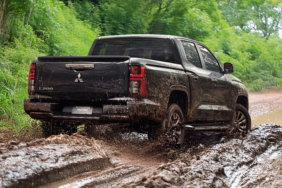 L200 Rear angle view
