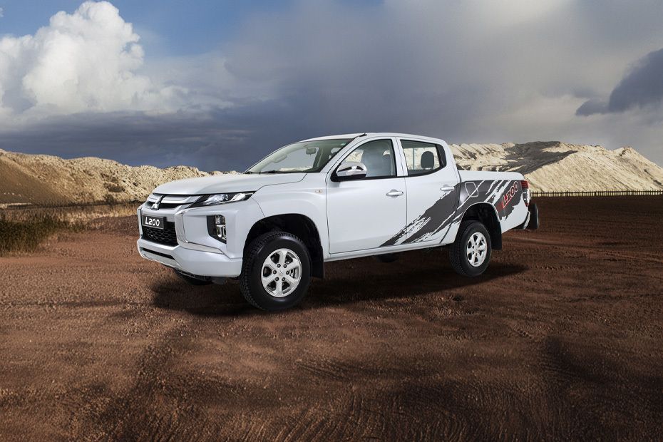 L200 (2022-2024) Front angle low view