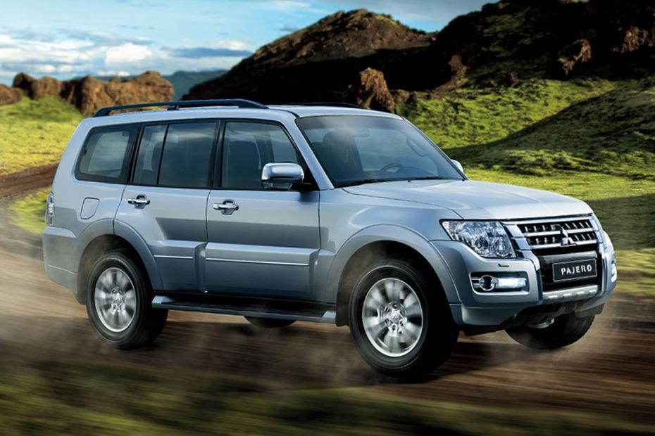 Mitsubishi Pajero Front Cross Side View