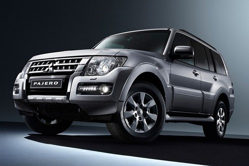 Pajero Front deep low Angle View
