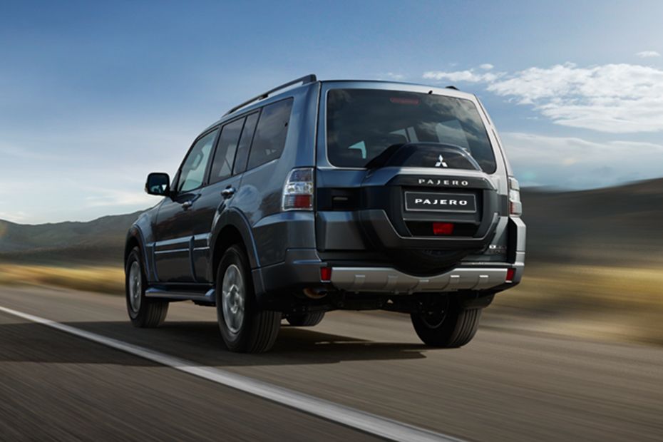 Rear Cross Side View of Mitsubishi Pajero