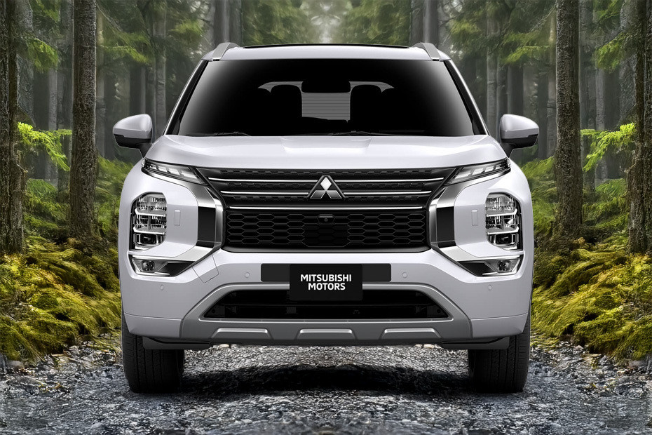 Full Front View of Outlander