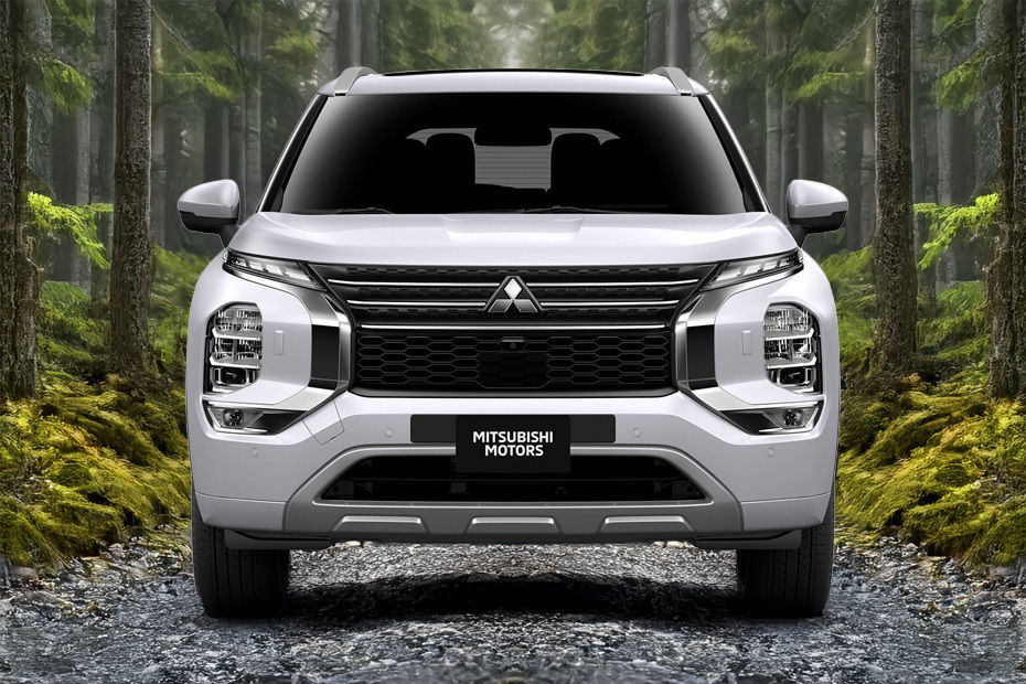 Full Front View of Outlander