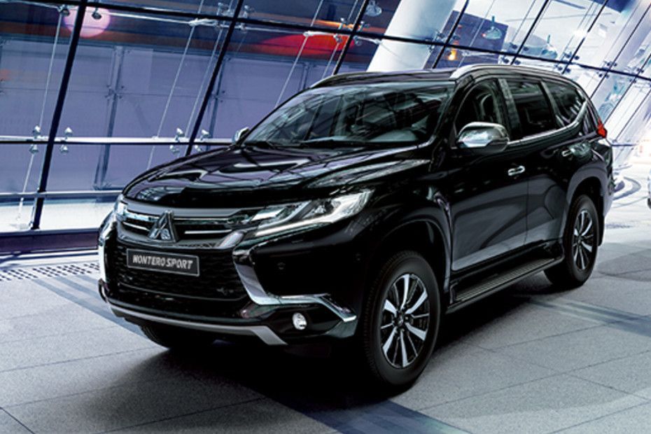 Montero Sport (2022-2023) Front angle low view