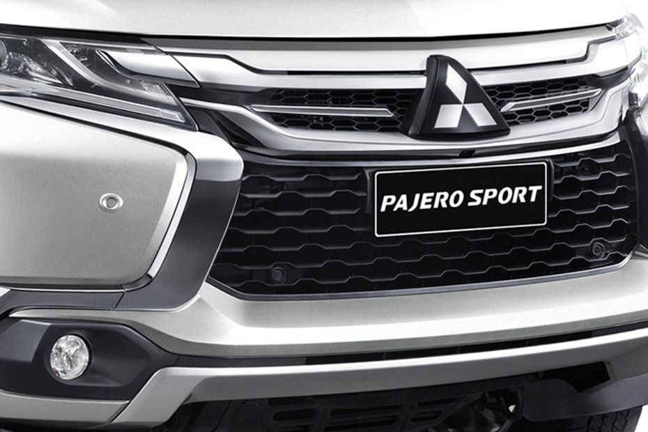 Montero Sport (2022-2023) Grille View