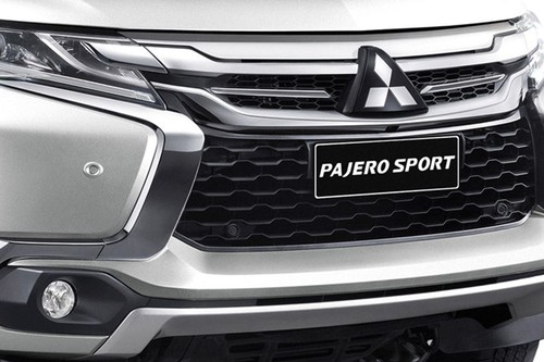 Montero Sport (2022-2023) Grille View