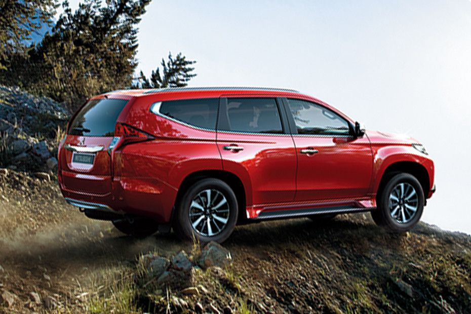 Montero Sport (2022-2023) Rear angle view