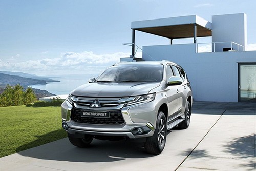 Mitsubishi Montero Sport (2022-2023) Side Medium View