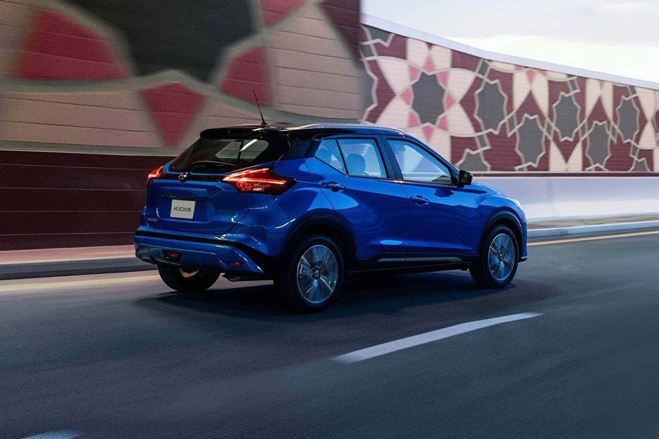 Rear Medium View of Nissan Kicks (2023-2024)