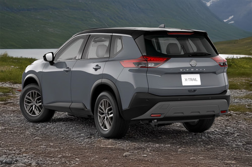 Rear Cross Side View of Nissan X-trail