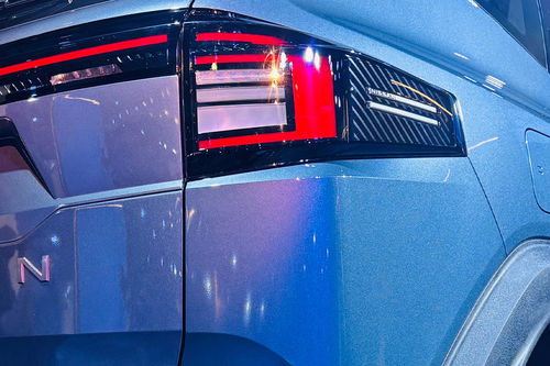 Tekton Tail light