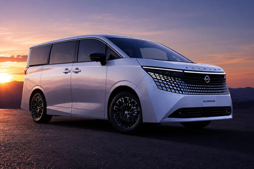 Nissan Elgrand Front Medium View