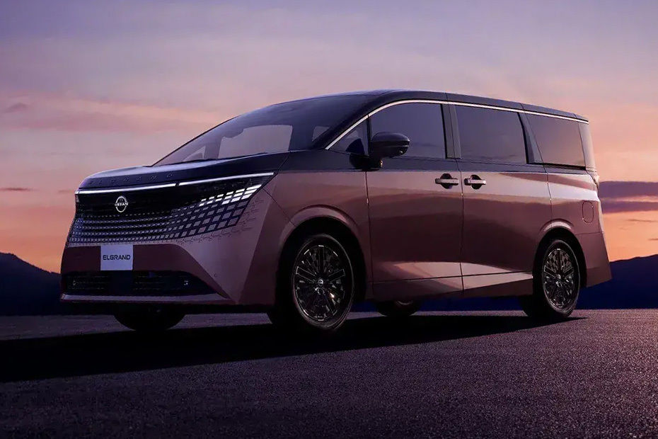 Nissan Elgrand Front Side View