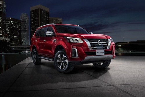 Nissan X-terra Front Cross Side View
