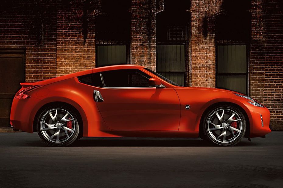 Nissan 370Z Coupe Drivers Sideview