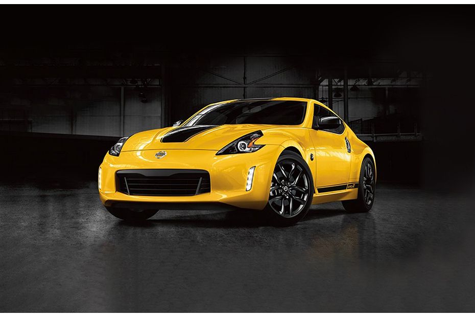 370Z Coupe Front angle low view