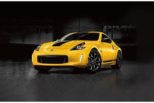 370Z Coupe Front angle low view