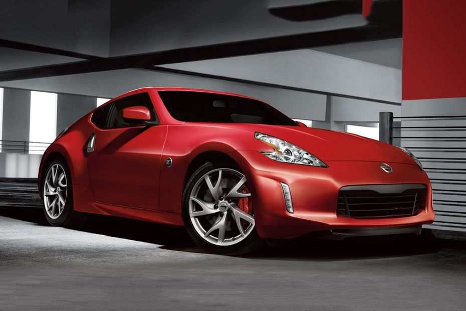 Nissan 370Z Coupe Front Cross Side View