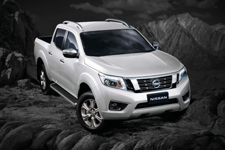 Nissan Navara Pickup Front Cross Side View