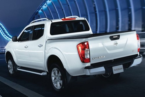 Rear Cross Side View of Nissan Navara Pickup