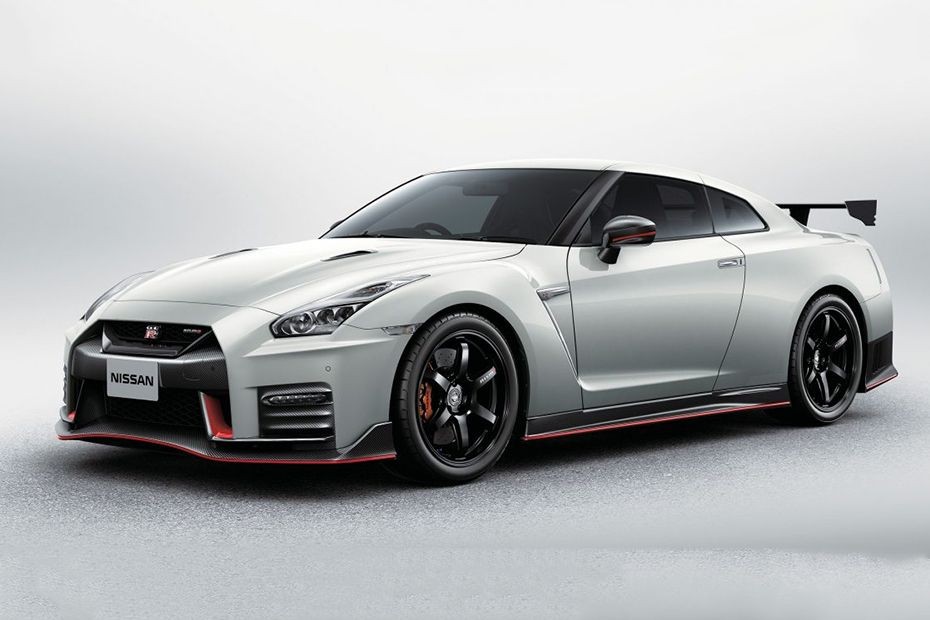 GT-R Nismo Front angle low view