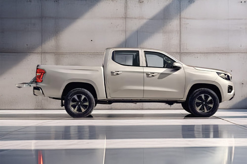 Landtrek Medium Angle Front View