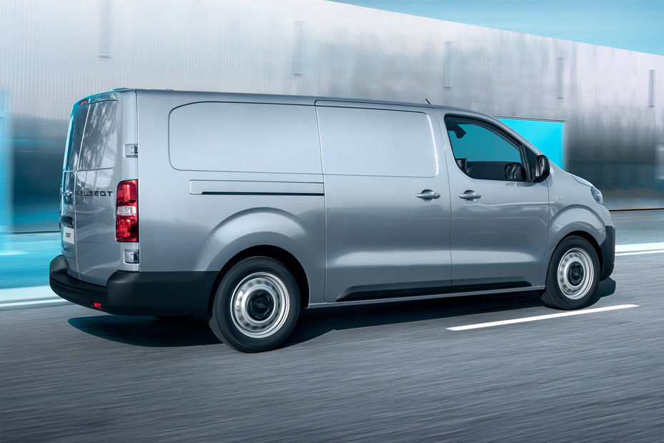 Expert Rear Medium Side View