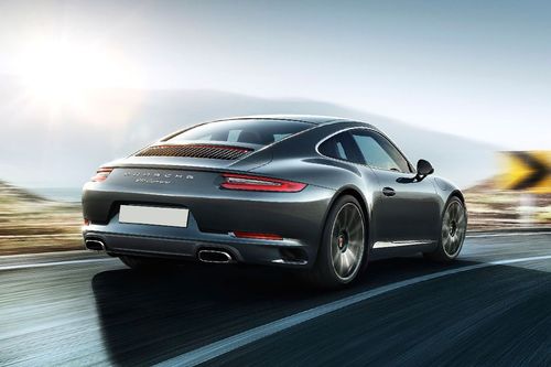 911 (2022-2023) Rear angle view