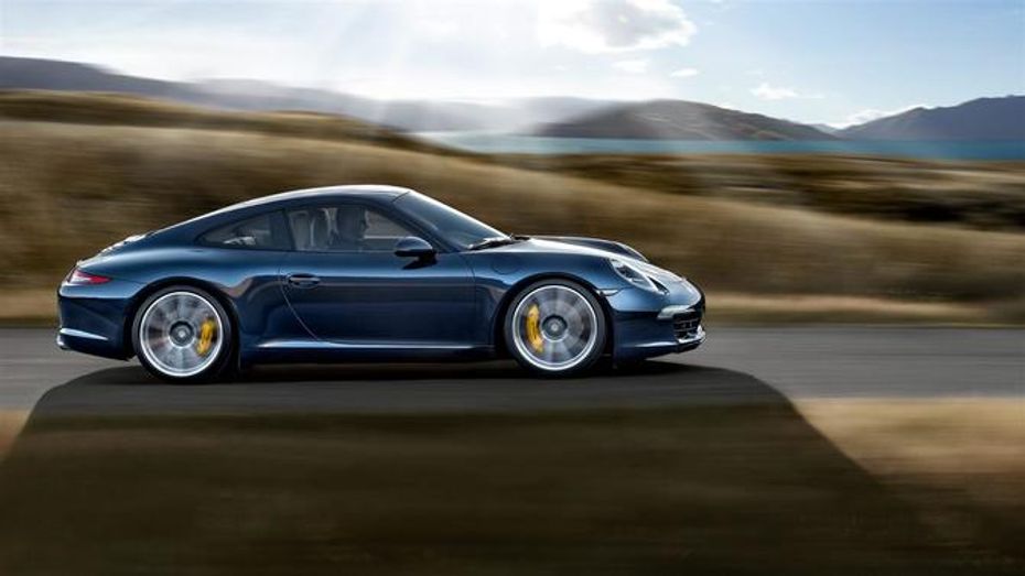 911 Carrera S Side view