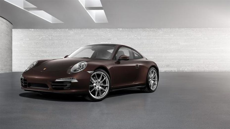911 Carrera 4 Front angle low view