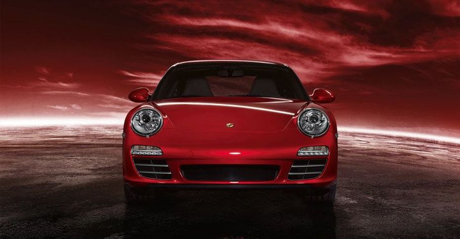 Full Front View of 911 Carrera 4
