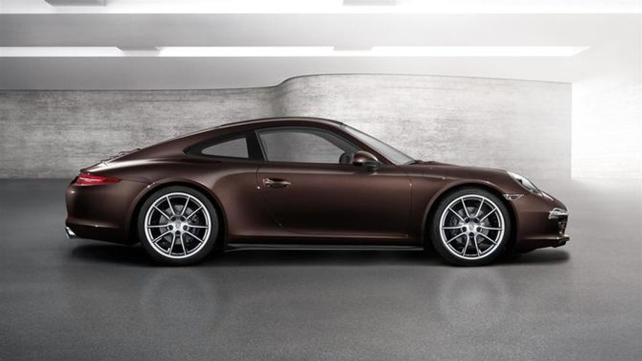 911 Carrera 4 Side view