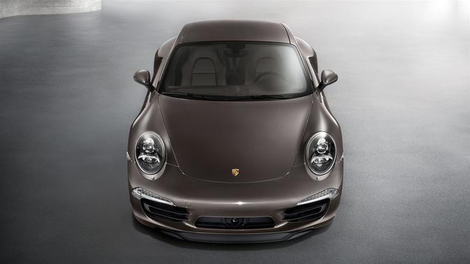 Full Front View of 911 Carrera 4S