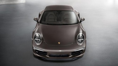 Full Front View of 911 Carrera 4S