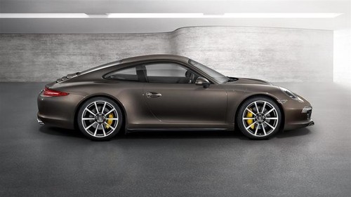 911 Carrera 4S Side view