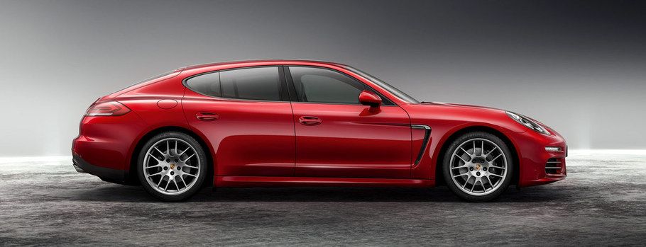 Panamera 4 Side view