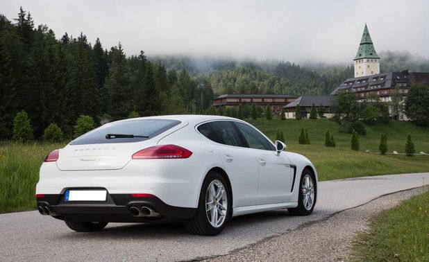 Panamera S E-Hybrid Rear angle view