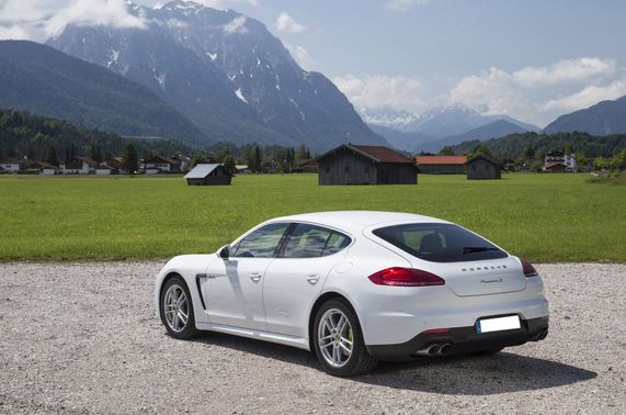 Panamera S E-Hybrid Side view